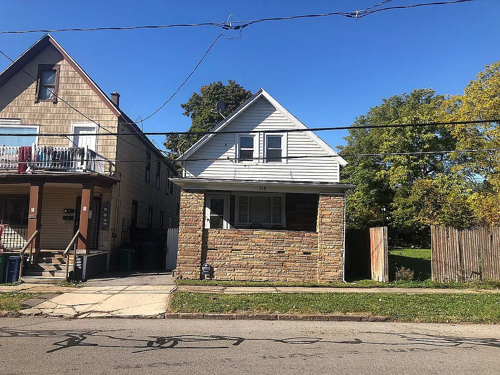 218 Herman St photo 1