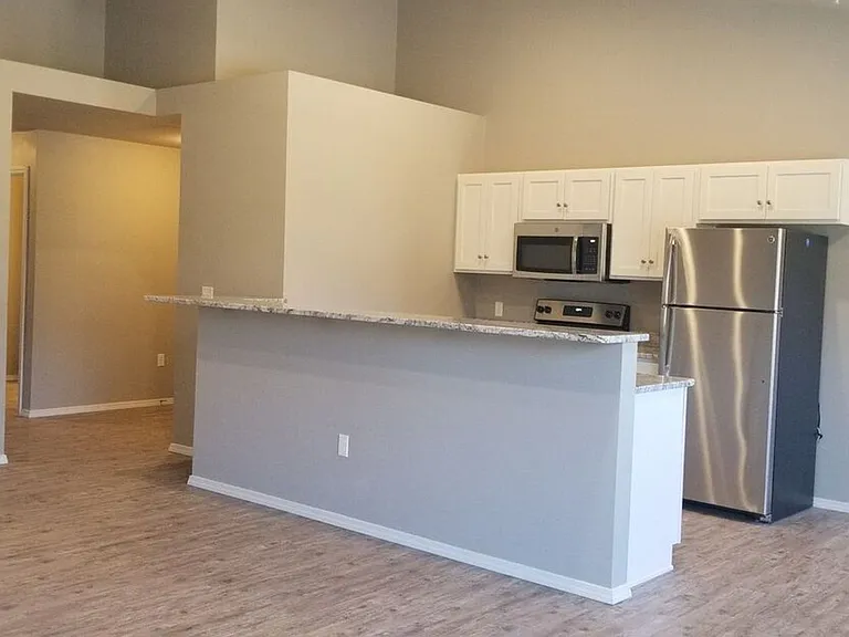 Chapel Hill Apartments — Photo 8