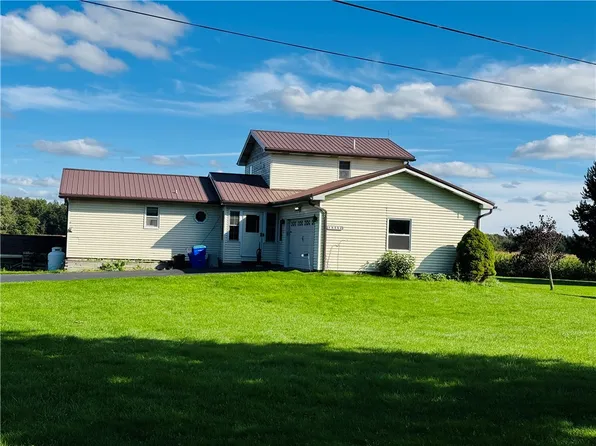 15352 E Barre Rd, Holley, NY 14470