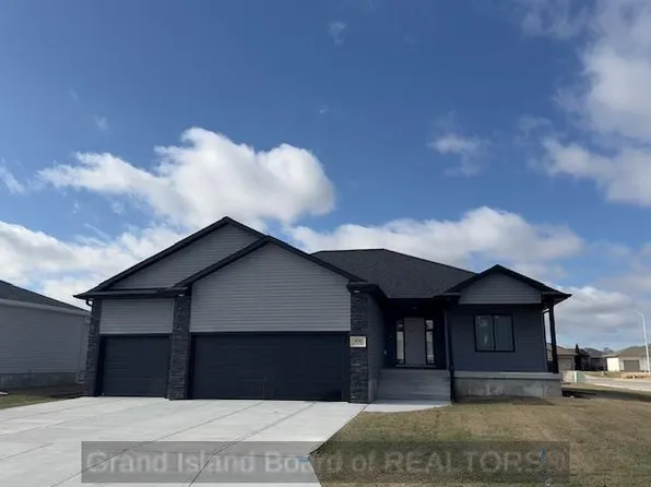 1650 Stonewood Ave, Grand Island, NE 68803