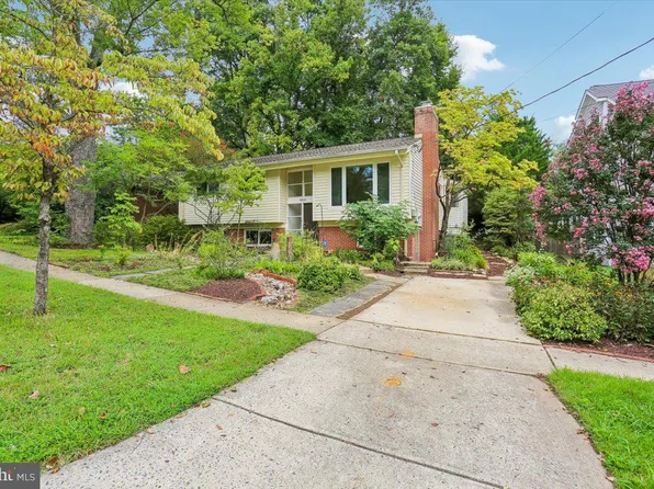 6511 Callander Dr, Bethesda, MD 20817