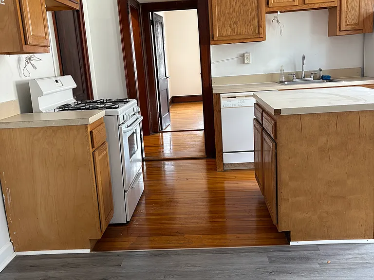 45-47 School St #2E — Photo 2