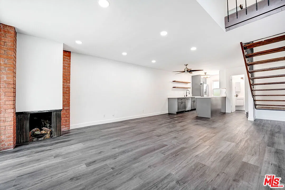 2 bed, 1.5 bath, 1007 sqft, $4,850 — Photo 2