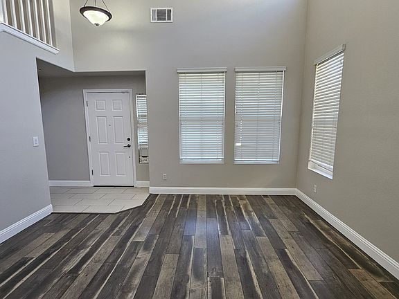 5th image of 1595 Gloria Cir