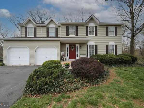 675 Highpointe Cir, Langhorne, PA 19047