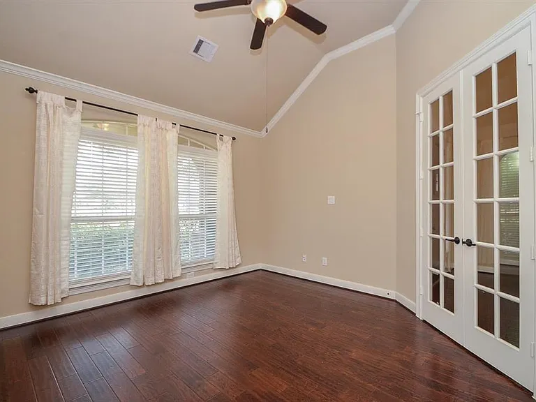 510 McAllister Ave — Photo 4