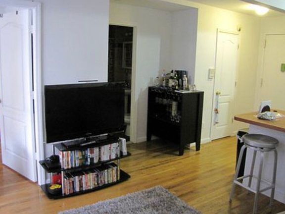 3rd image of 608 E 11th St #2B1