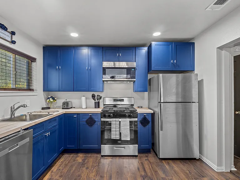 2321 Lawrence St — Photo 10