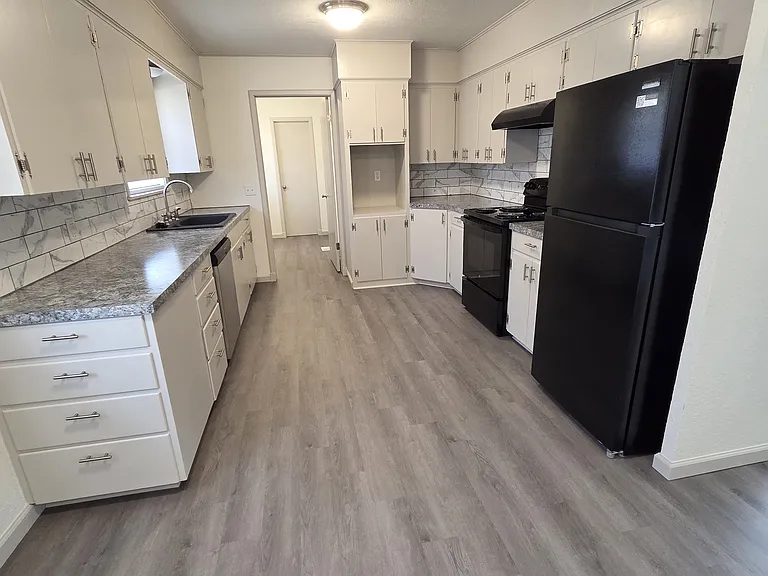 717 E 56th Ave — Photo 12