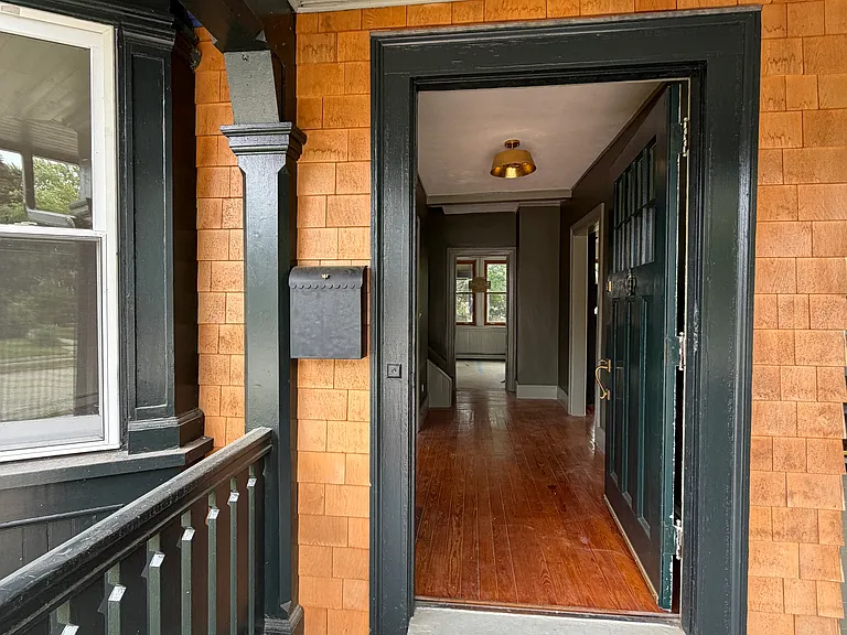 138 Arnold Ave — Photo 3