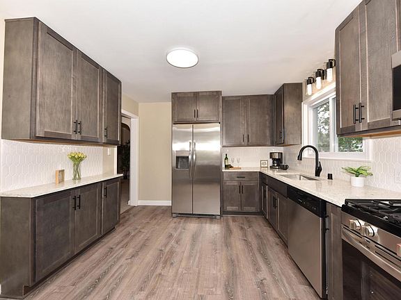4th image of 4212 W Clinton AVENUE