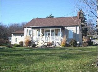 42 Tenan St, Burgettstown, PA 15021