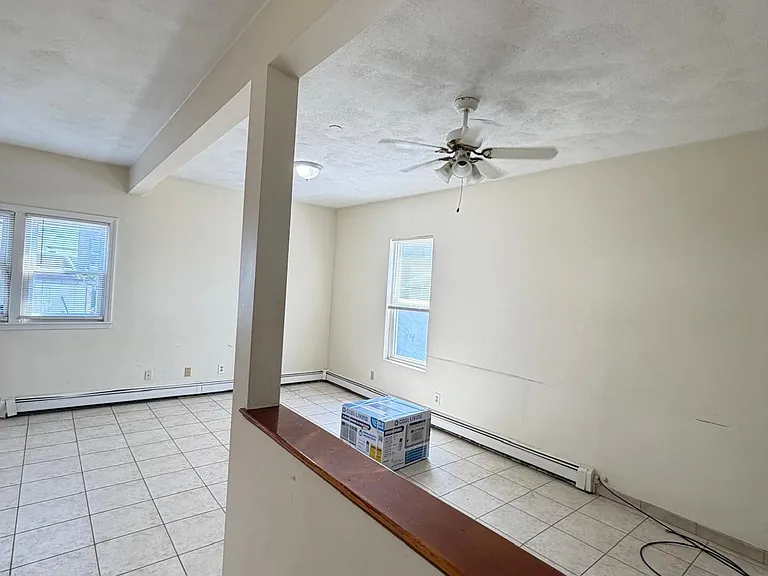 30 Courtland St #1 — Photo 4