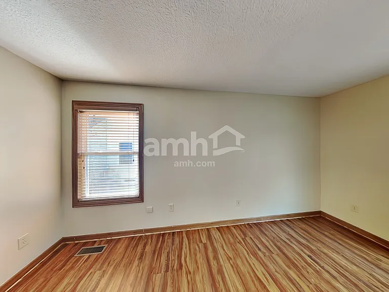 5650 Winsor Woods Dr — Photo 8