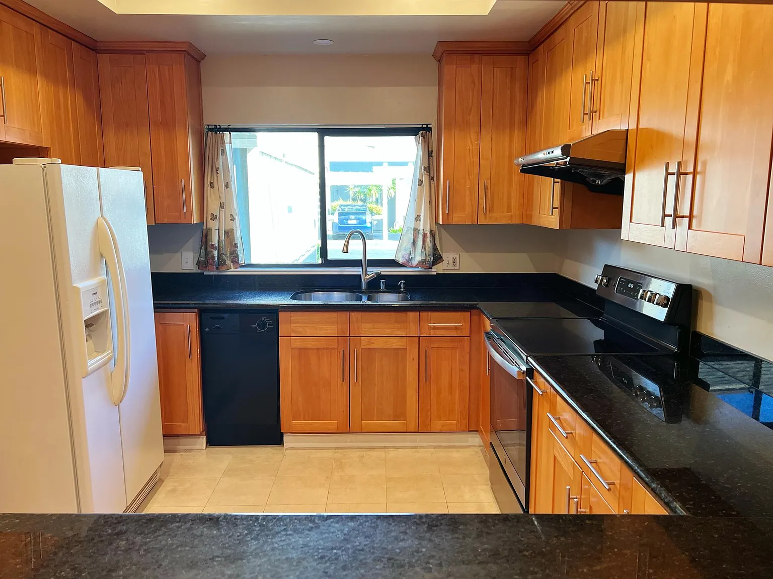 3 bed, 2.5 bath, 1618 sqft, $5,250 — Photo 4