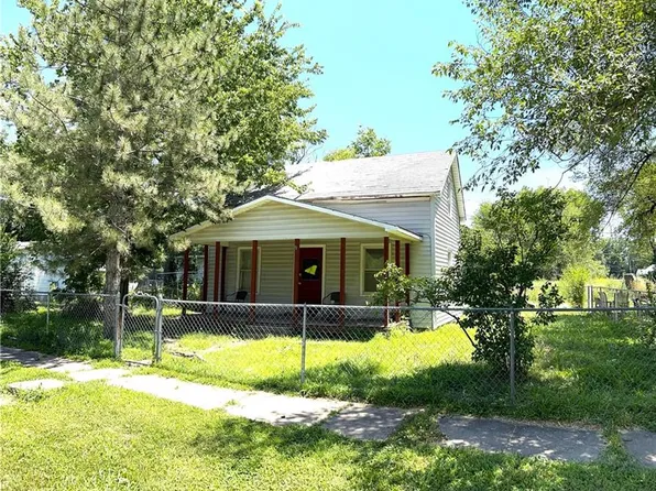 201 N 1st St, Sheldon, MO 64784