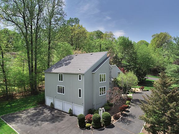 4-Car Garage to Lower Level