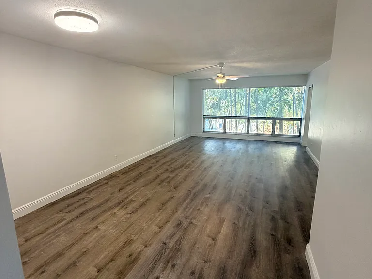 Las Olas Regency — Photo 8