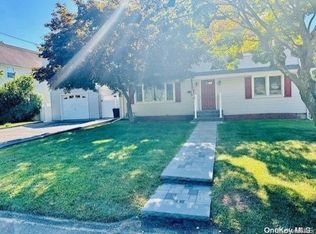 66 Folsom Ave, Huntington Station, NY 11746