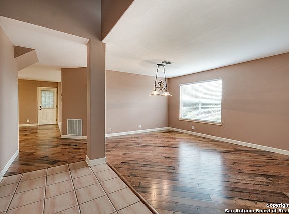 3rd image of 603 Lightstone Dr