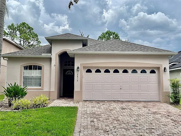 14313 Laurelton Dr