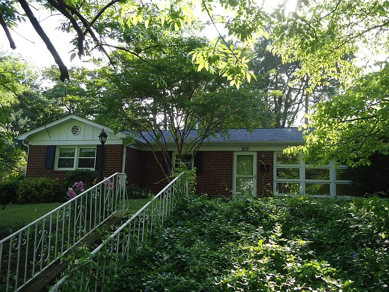 301 Aberdeen Ter — Photo 19