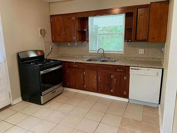 4th image of 2722 Lancaster Dr