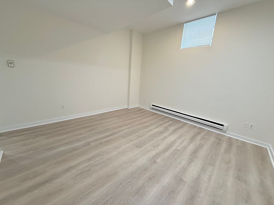 1st image of 452 Park Dr #22