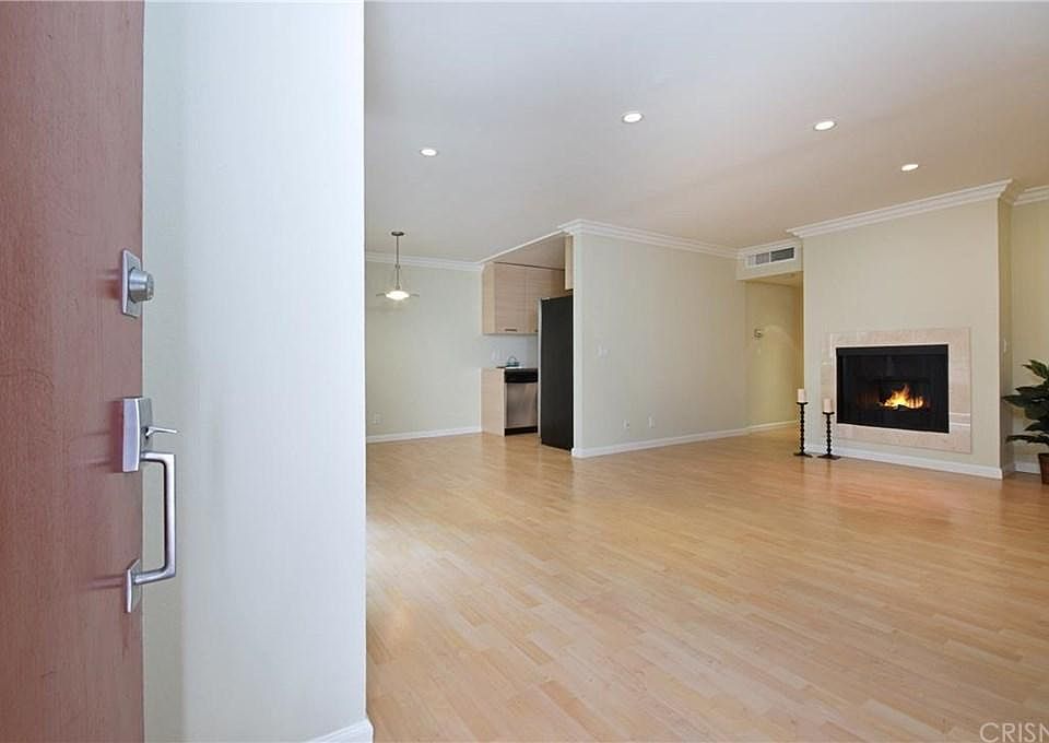 1st image of 6250 Fulton Ave APT 105