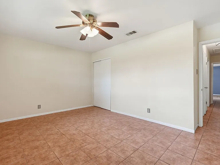4049 Rooney Dr — Photo 16
