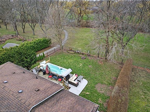 4th image of 79 Prince Charles Dr