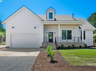 10236 NE Beech St, Portland, OR