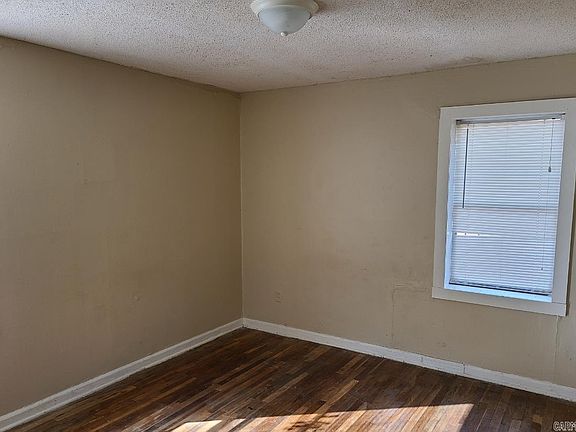 5th image of 1805 Goodwin Ave