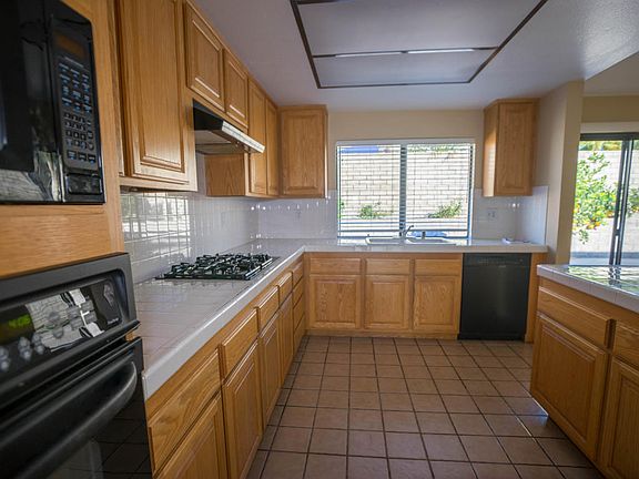 5th image of 2713 Los Nogales Ave