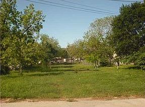 4th image of 601 N Echols St