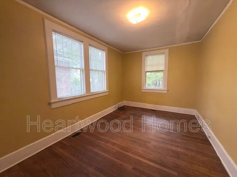 1408 Victoria St — Photo 15