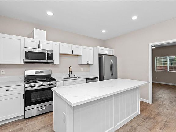 3rd image of 5016 Chaparral Way