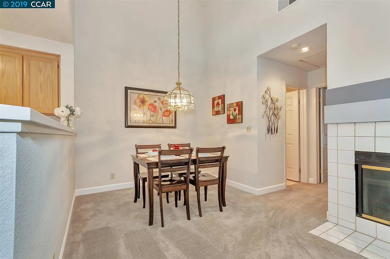 2 bed, 2.0 bath, 1285 sqft, $3,400 — Photo 4