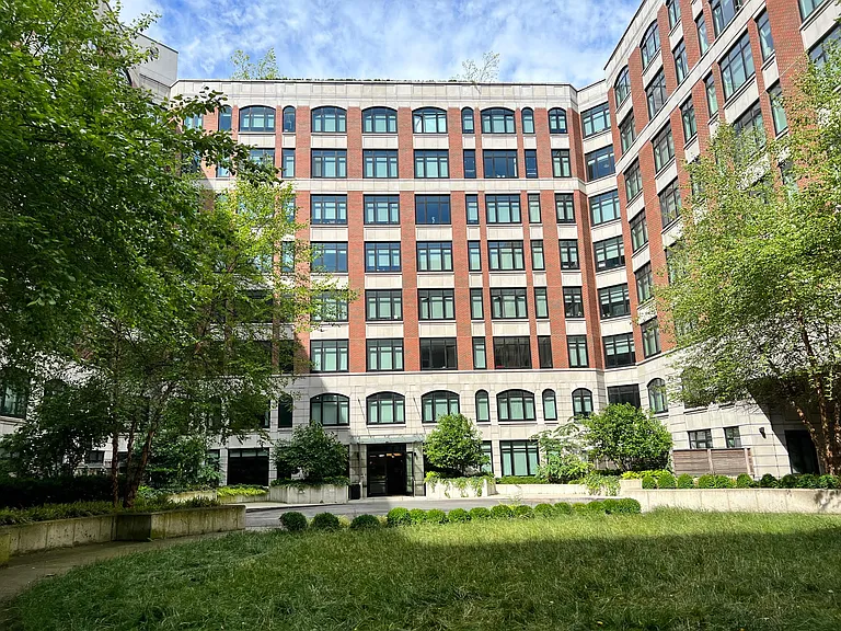125 Parkside Ave #7D — Photo 15