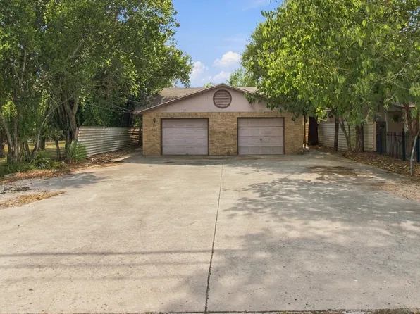 1305 N Bishop St, San Marcos, TX 78666