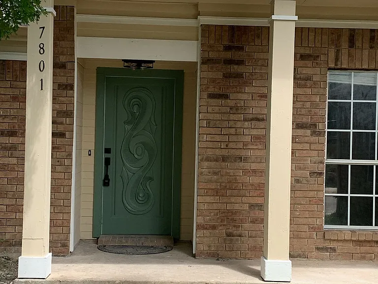 7801 Estates Way — Photo 2