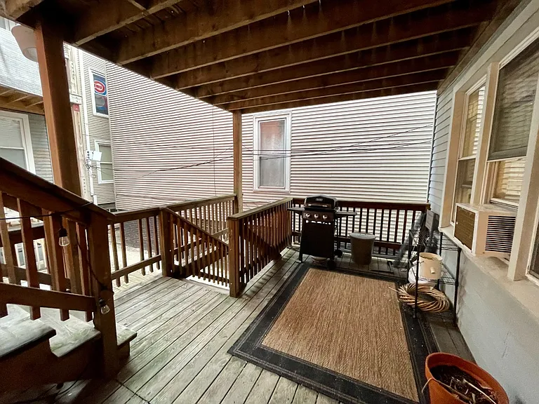2552 N Southport Ave #1R — Photo 4