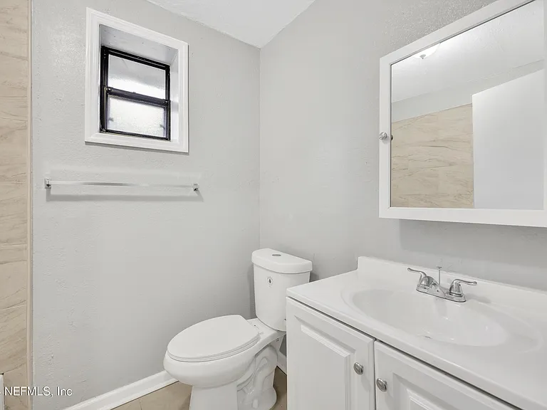 1722 W 30th St — Photo 15