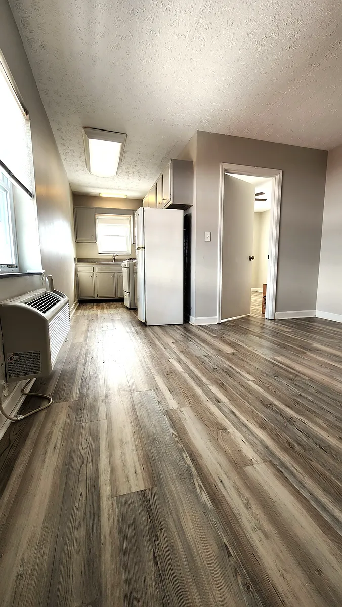 Building Photo - 1429 Hepburn Ave #6