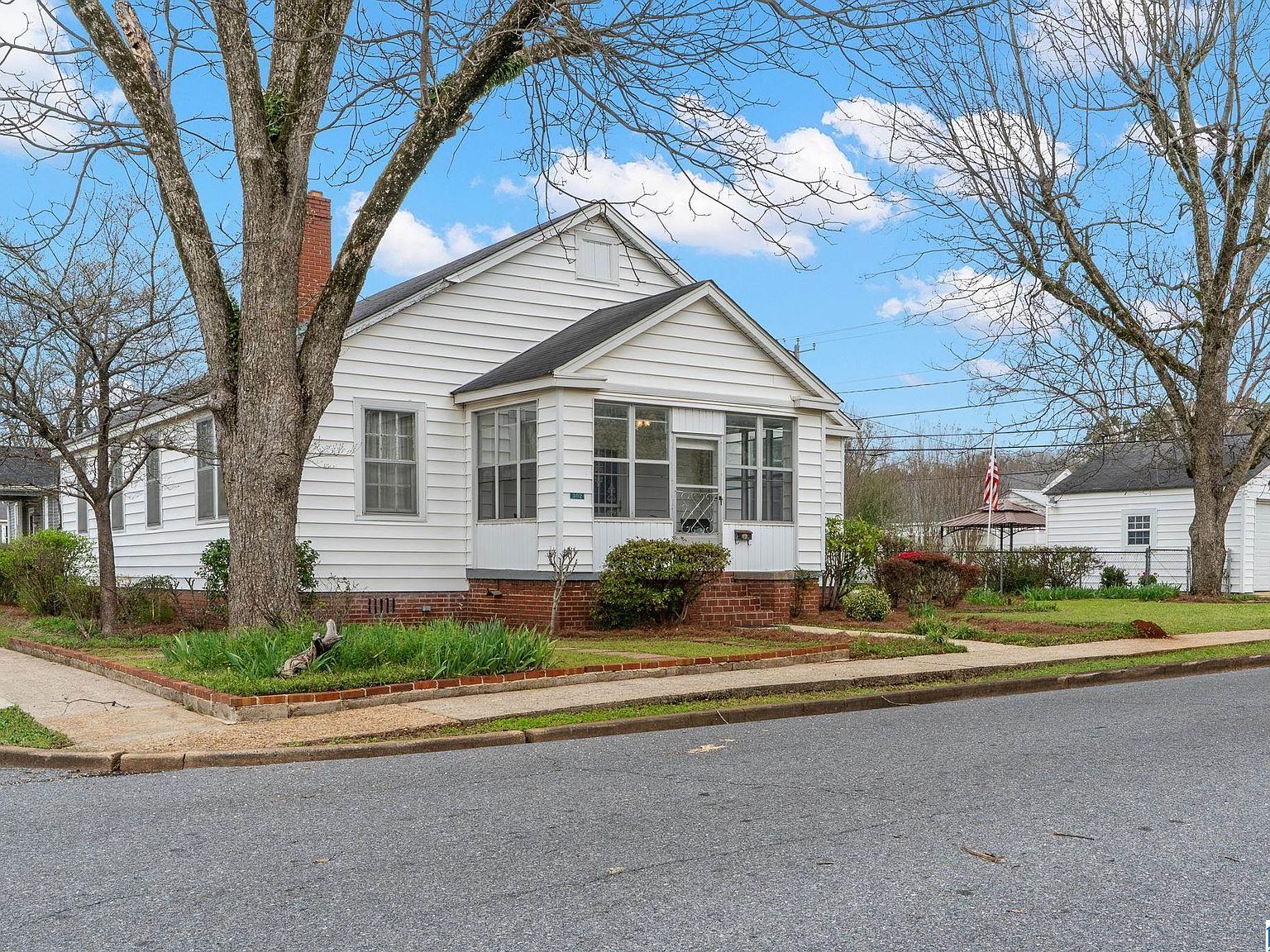 302 Charles St, Talladega, AL 35160 | Zillow
