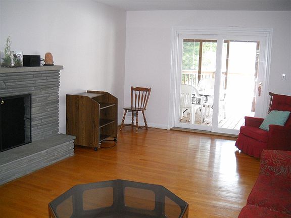 3rd image of 7 Oak Hill Dr