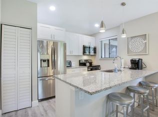 222 Club Dr, Palm Beach Gardens, FL 33418