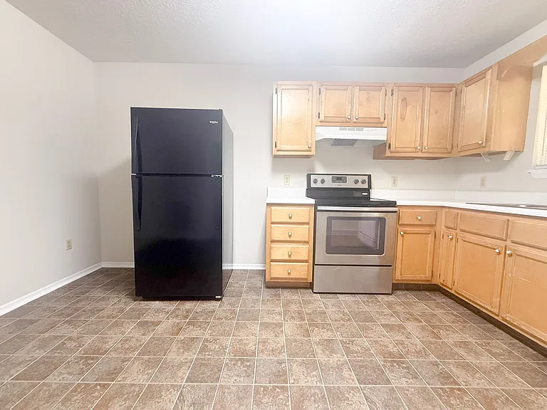 285 E Main St — Photo 9