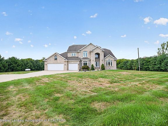 5th image of 2610 S Edgar Rd