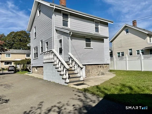 3 bed, 2.0 bath, 1770 sqft, $4,000 — Photo 2